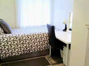 Único Habitación en Calle el Huésped del Sevillano, Villaverde