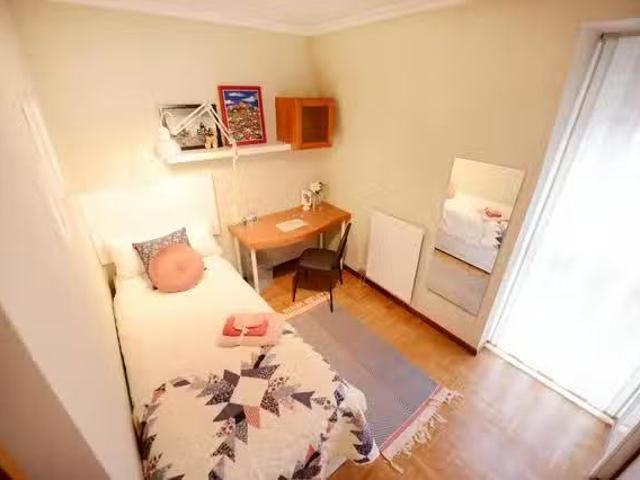 ¡Recién llegado! Habitación en Calle Julián Zugazagoitia, Miri.