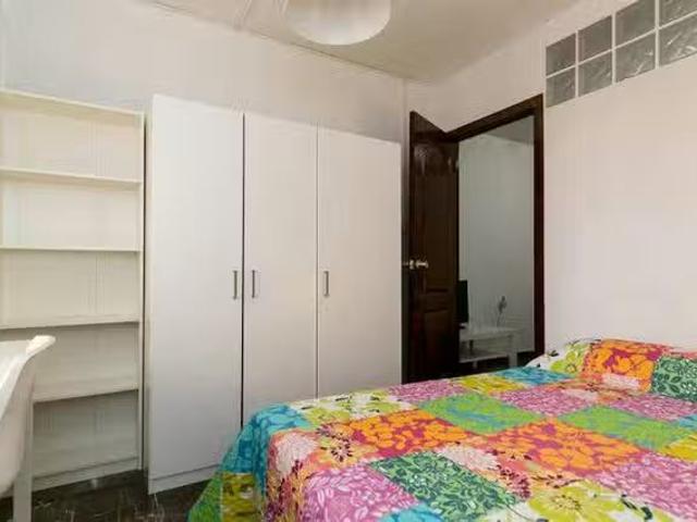 Bonito Habitación en Calle Pedro Antonio de Alarcón, Figares
