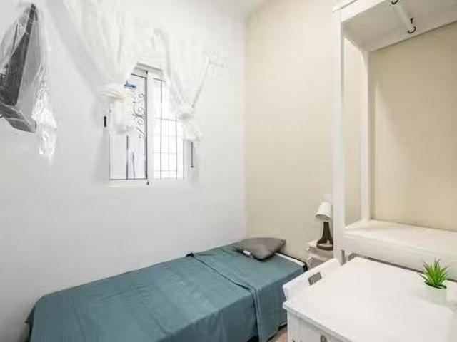 Barato Habitación en Calle Santa Áurea, Latina