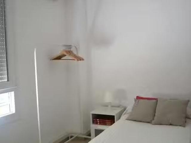 ¡Renta! Habitación en Calle Virgen de Valvanera, Huerta del Pi.