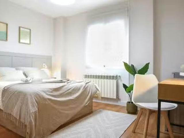 ¡Renta! Habitación en Calle Volver a Empezar, Puente de Vallecas