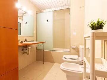 ¡Recién llegado! Habitación en Carrer d'Amigó