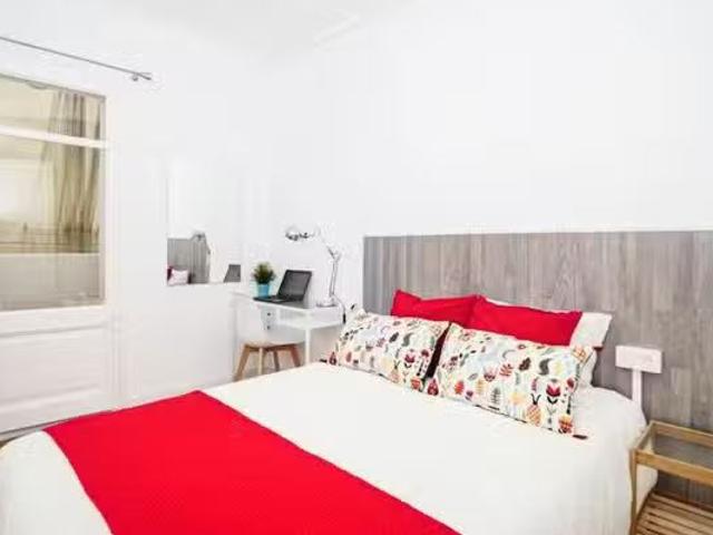 Encantador Habitación en Carrer de València, El Camp de l'Arpa.