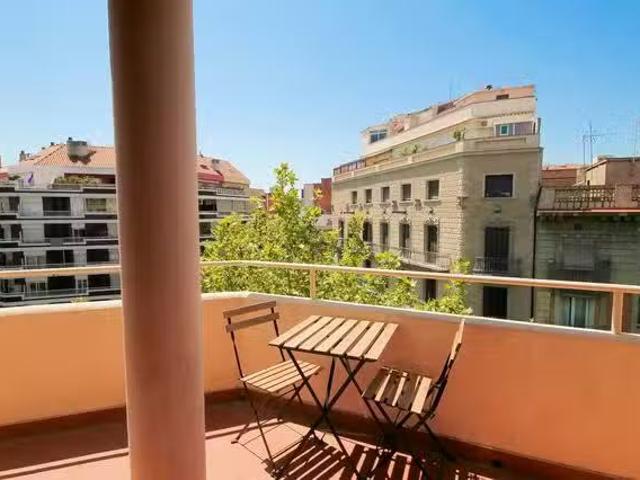 ¡Oferta! Habitación en Carrer de Villarroel