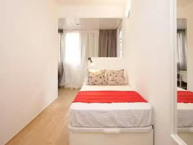 Bonito Habitación en Carrer de Caballero, Les Corts