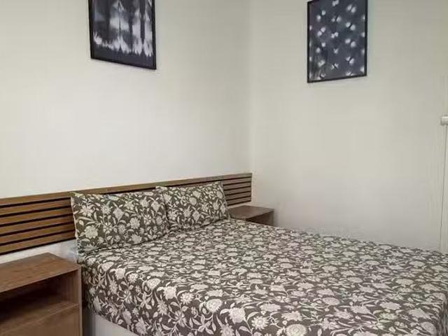 ¡En alquiler! Habitación en Carrer de Calàbria
