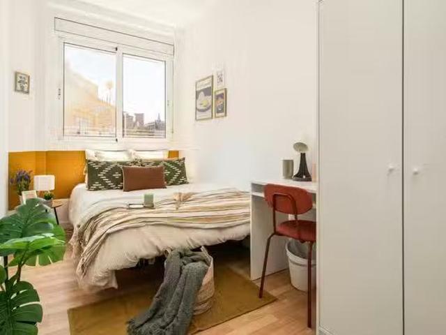 Acogedor Habitación en Carrer de Cardó, Sants Montjuïc