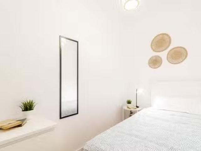 ¡Recién llegado! Habitación en Carrer de Còrsega