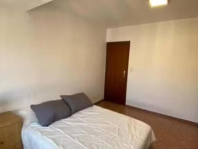 Bonito Habitación en Carrer de la Democràcia