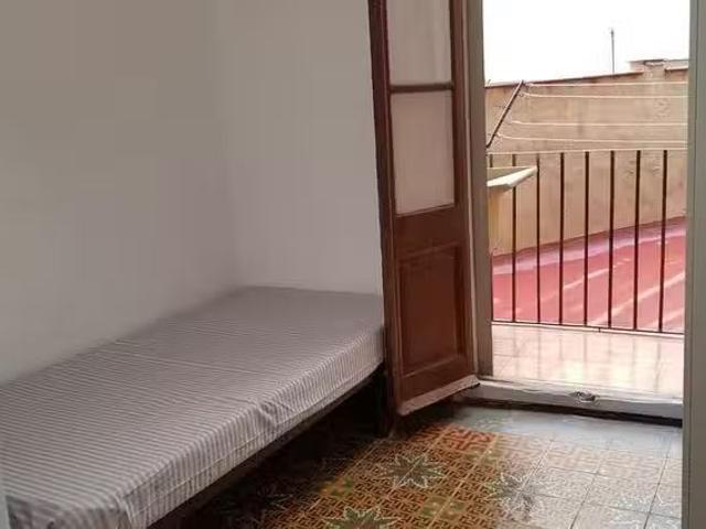 Bonito Habitación en Carrer de Roger de Flor, Dreta de l'Eixam.