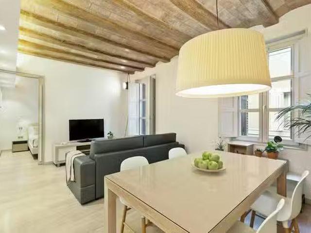 ¡Oferta! Habitación en Carrer del Bisbe, El Gòtic