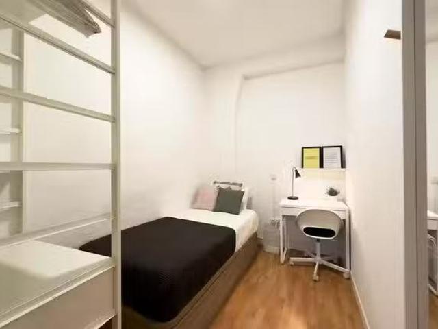 ¡En alquiler! Habitación en Carrer Nou de la Rambla