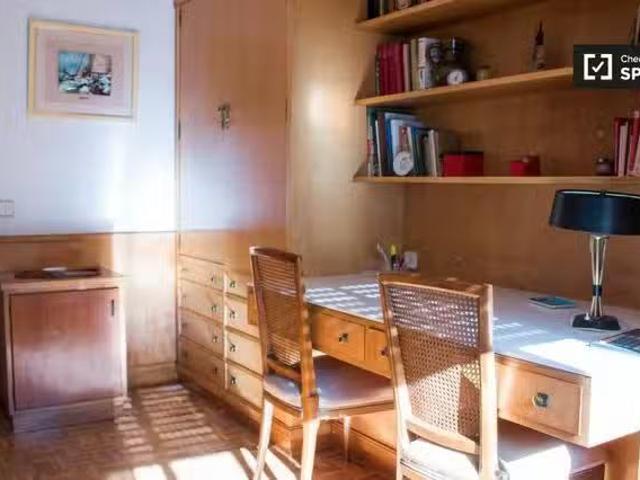 ¡Oferta! Habitación en el apartamento de 4 dormitorios en L’Es.