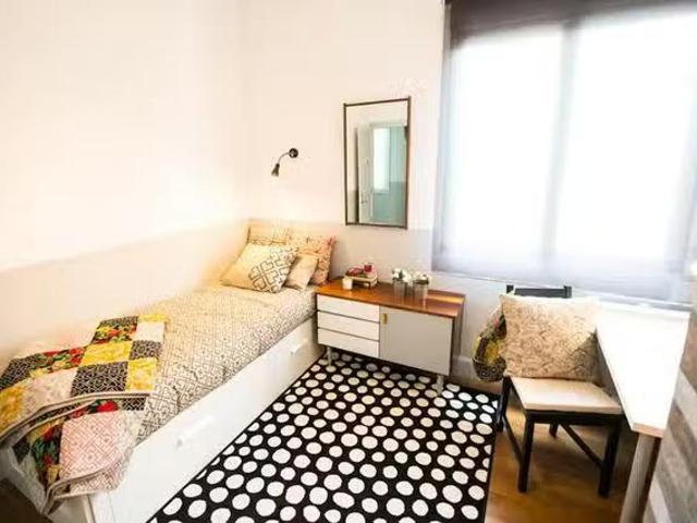 Encantador Habitación en Kristo Kalea, Uribarri