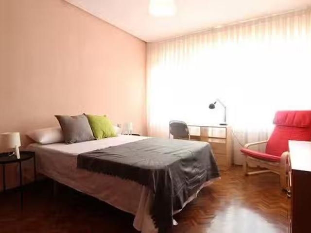 Único Habitación en Paseo de la Castellana, Almenara