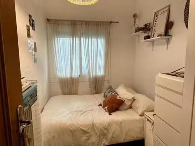 Encantador Habitación en Passeig de Maragall, El Camp de l'Arp.