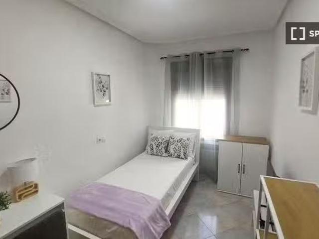 Bonito Habitación en piso compartido de 4 habitaciones, Numanc.