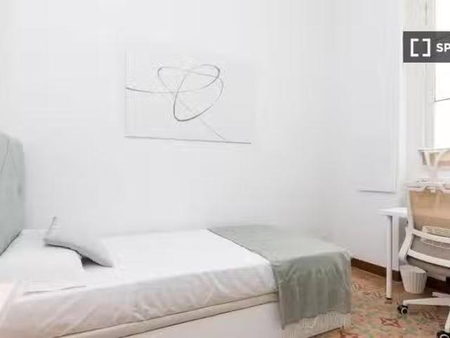 ¡Oferta! Habitación en piso compartido de 8 habitaciones, La G.