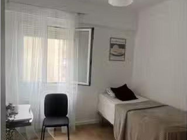 Acogedor Habitación en piso compartido en alquiler en Zaragoza