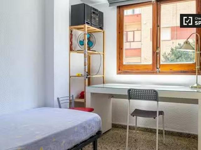 Acogedor Habitación en piso compartido en alquiler en Aiora, V.