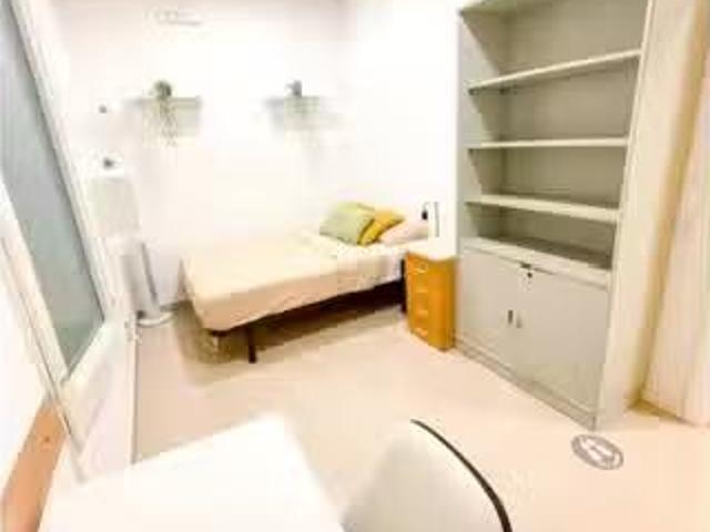 ¡Oferta! Habitación en piso compartido en alquiler en El Gòtic.