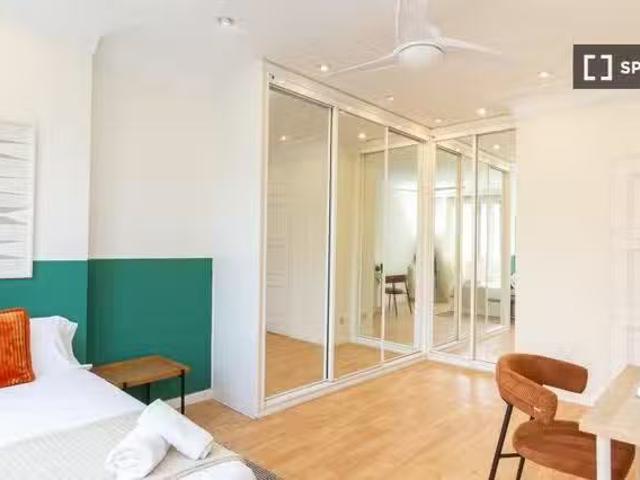 Bonito Habitación en piso compartido en alquiler en Guindalera.