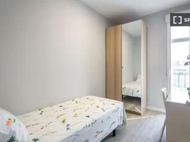 Acogedor Habitación en piso compartido en Numancia, Madrid