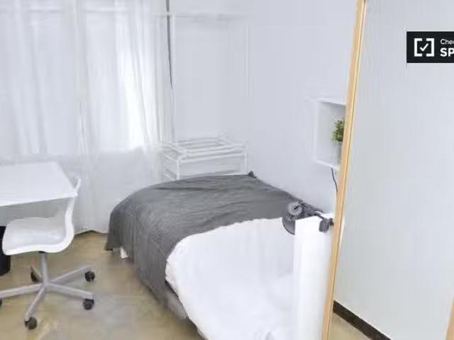 Encantador Habitación en piso compartido en Sarrià Sant Gervas.