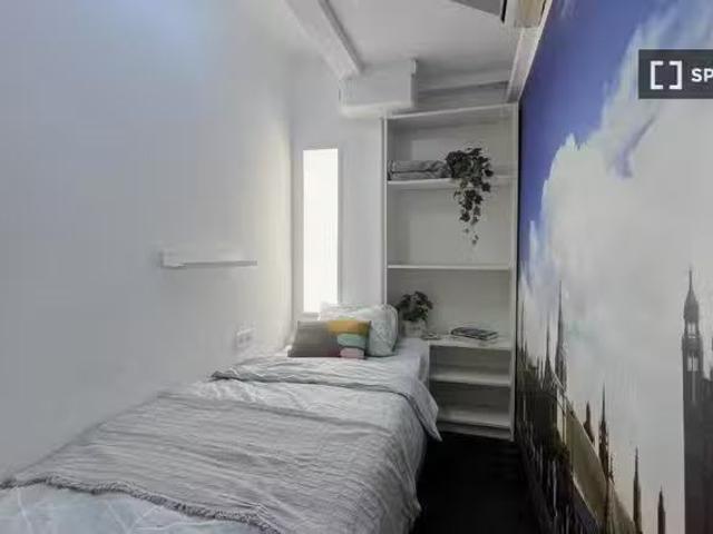 ¡Oferta! Habitación en piso de 7 habitaciones en alquiler en Q.