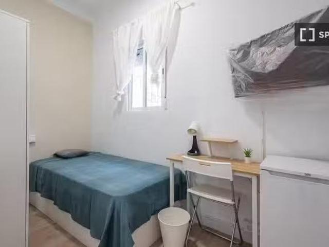 ¡Oferta! Habitación en piso de 5 habitaciones en alquiler en P.