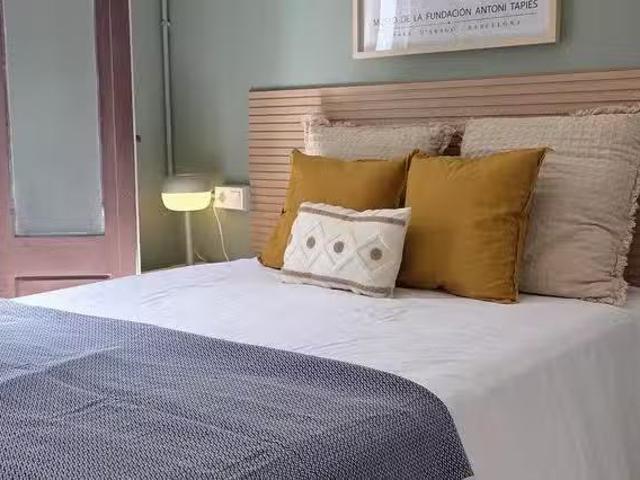 Nuevo Habitación en Pl. de la Universitat, 5