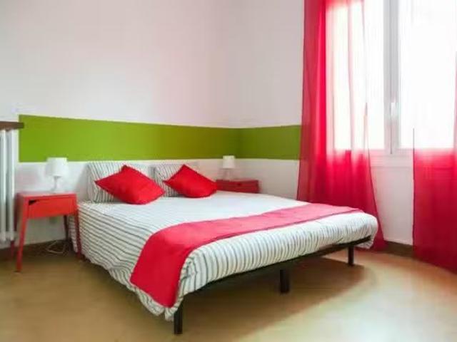 Bonito Habitación en Plaça del Doctor Letamendi, l'Antiga Esqu.