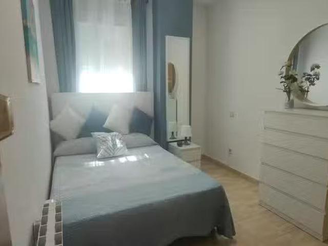 Acogedor Habitación en Plaza Carlos I, Junta Municipal 5