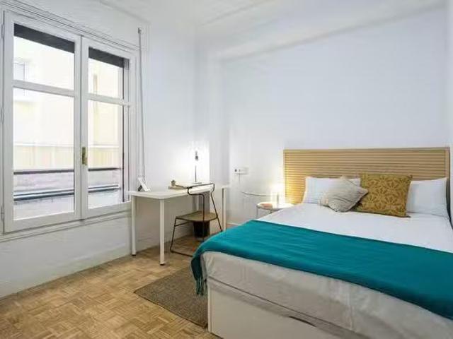 Bonito Habitación en Plaza del Conde del Valle de Súchil, Arap.
