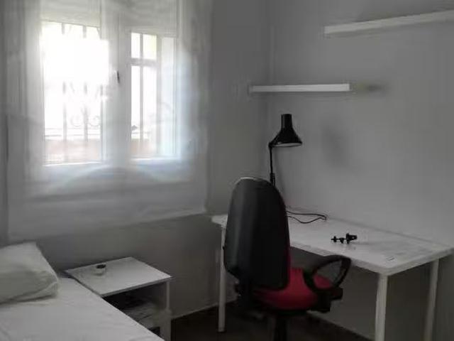 ¡Oferta! Habitación en Plaza Domingo Molina, Sector Sur
