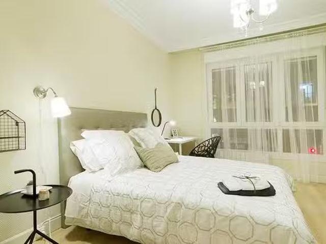 Único Habitación en Recalde zumarkalea, Abando