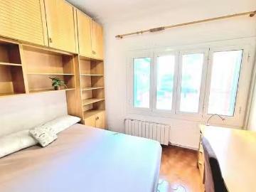 Encantador Habitación en Travessera de les Corts, Les Corts