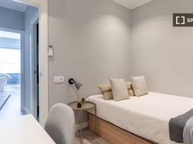 Nuevo Habitación en un piso compartido de 5 habitaciones, Barc.