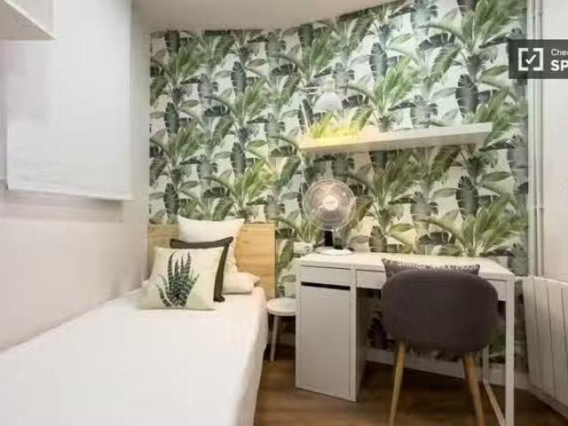 ¡Oferta! Habitación en un piso compartido de 6 habitaciones en.