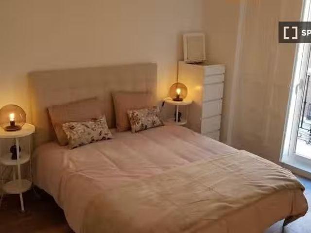 Nuevo Habitación en un piso compartido de 3 habitaciones en Pa.