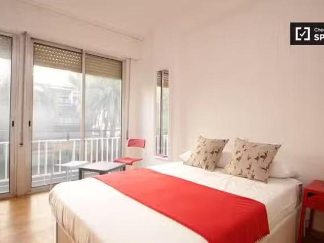 ¡Recién llegado! Habitación soleada con balcón en alquiler en.