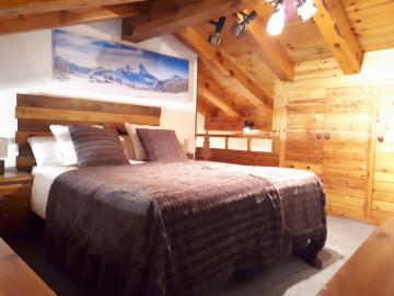 Acogedor piso dúplex con estilo rústico
