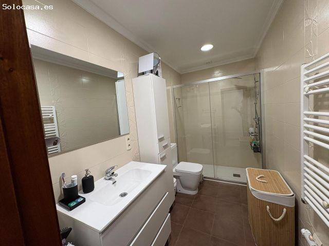 Acogedor Piso de Dos Habitaciones con Azotea Privada en Venta!