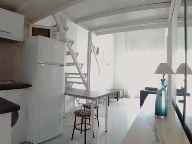 ¡Recién llegado! Piso de 1 habitación en Calle de Antonio Zamora