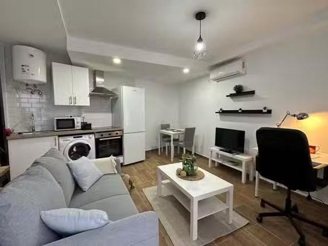 ¡En alquiler! Piso de 1 habitación en Calle San Clemente