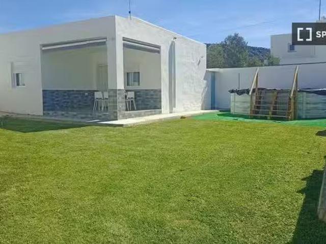 Barato Piso de 3 habitaciones en alquiler en Barbate