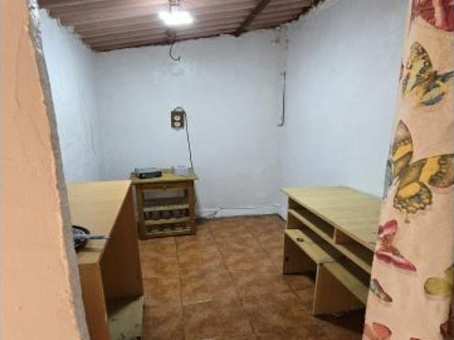 Acogedor Piso en Ciudad Jardín, Córdoba Ideal para Inversión