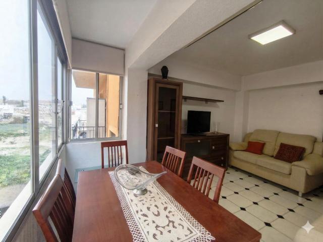 Acogedor Piso en Los Molinos, Almería ¡Tu Nuevo Hogar te Espera!