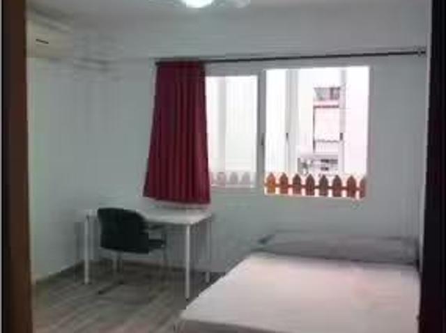 ¡Recién llegado! Se alquila acogedora habitación en piso de 5.